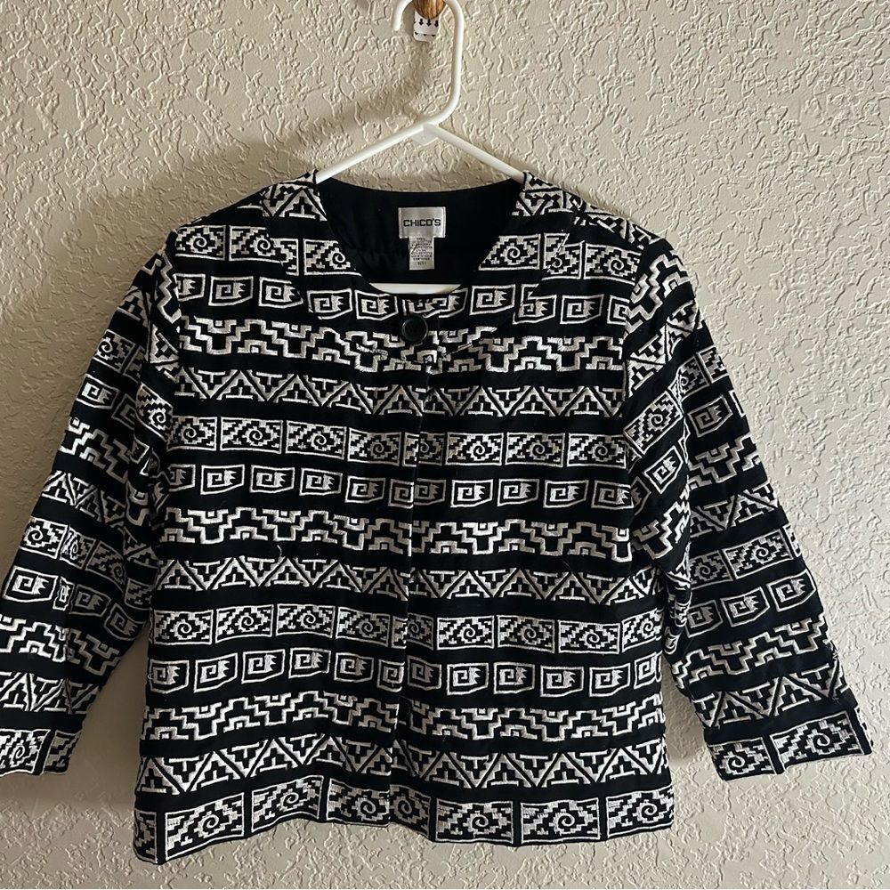 Chico's Geometric Black & White Aztec Embroidered Tribal Jacket Size Size 1 Med - Picture 5 of 10